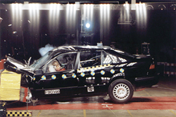Краш тест Saab 9-5 (2003)